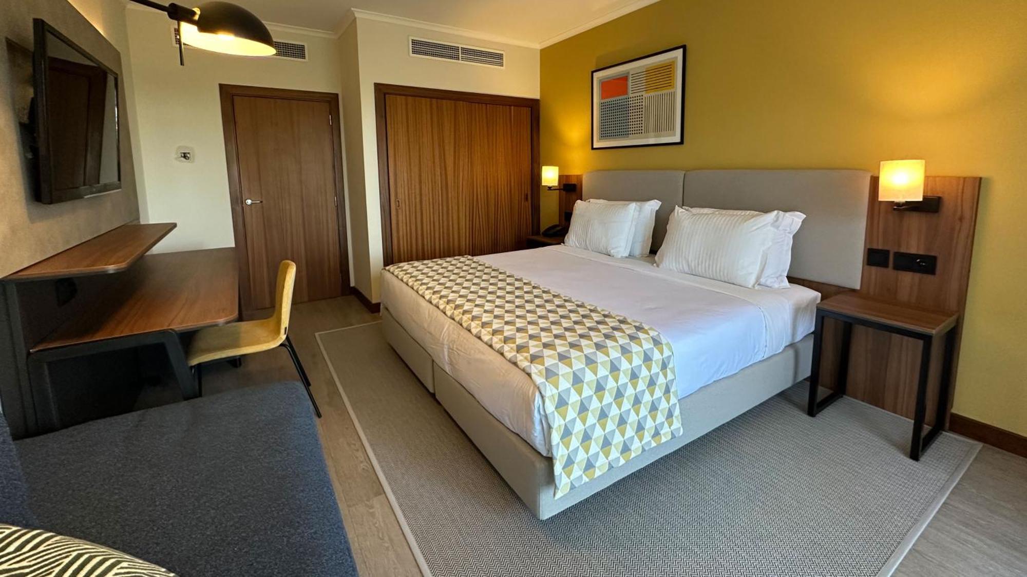Holiday Inn Algarve Albufeira By Ihg Exterior photo
